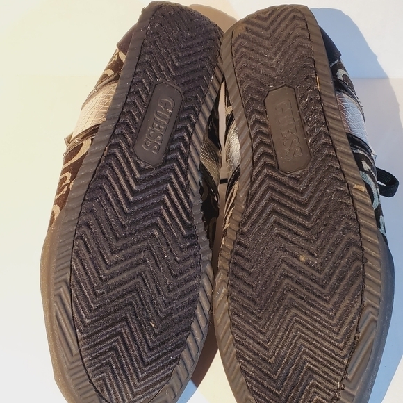 G Guess Wgreina Canvas Logo Black Gray Sneakers Walking Athletic Size 6.5 - Picture 6 of 6